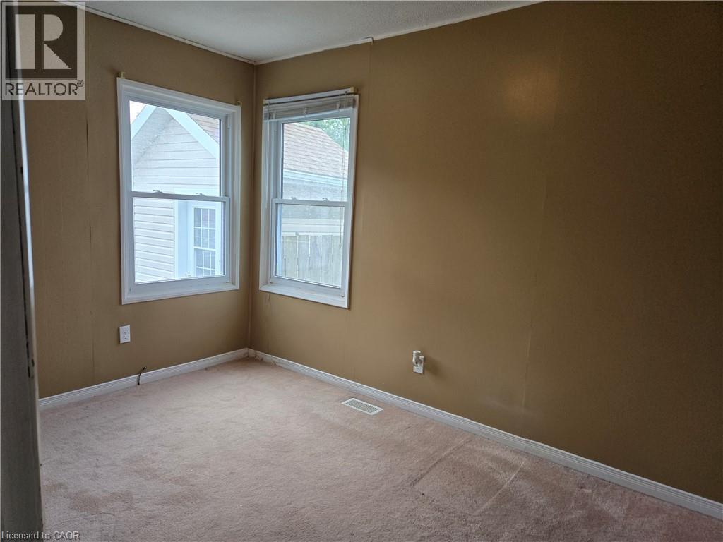 325 Simpson Avenue, Welland, Ontario  L3B 4Y7 - Photo 6 - 40869344
