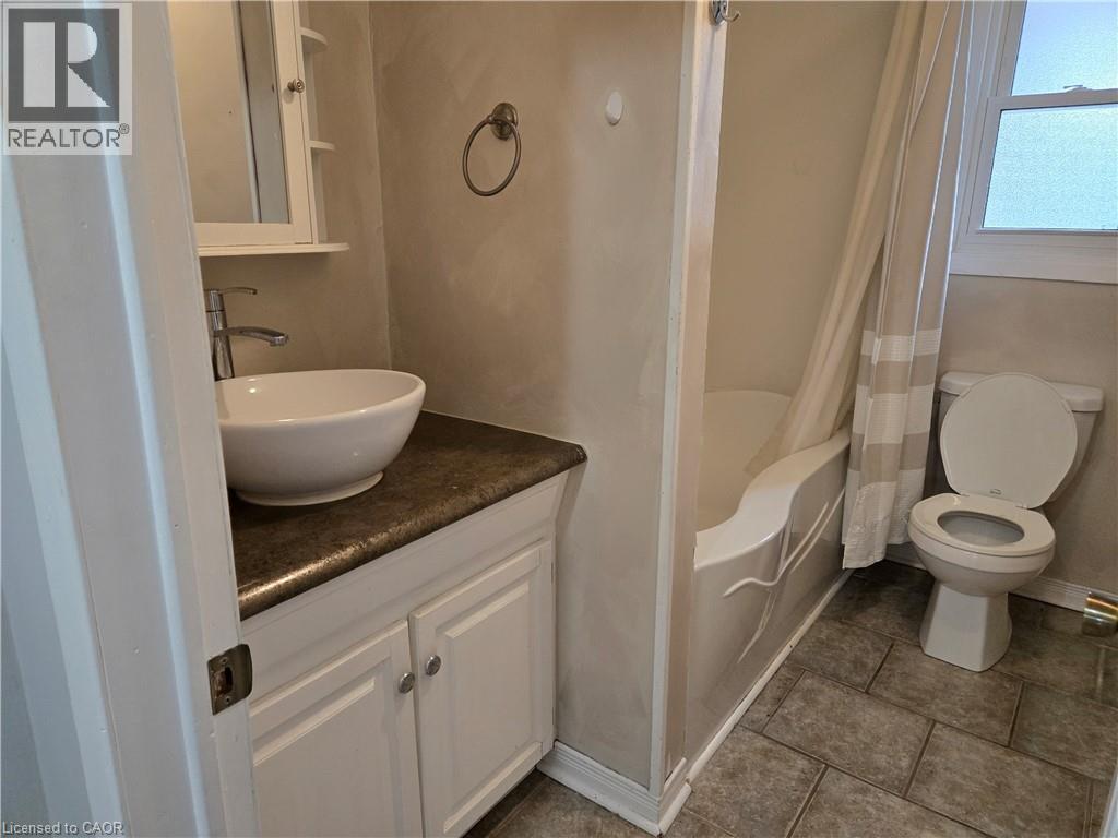 325 Simpson Avenue, Welland, Ontario  L3B 4Y7 - Photo 7 - 40869344
