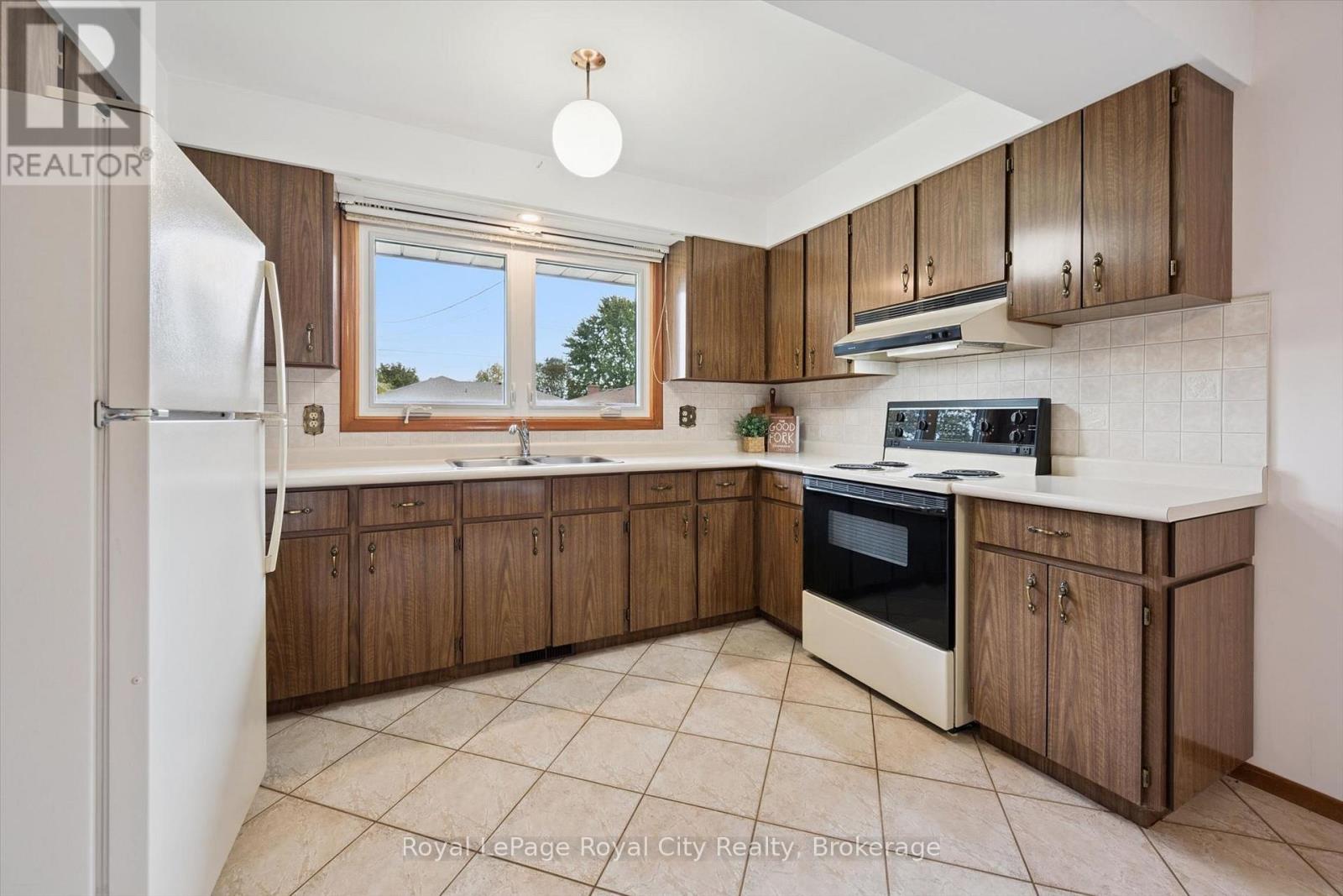 27 Palermo Crescent, Guelph, Ontario N1E 2J8 - Photo 13 - X13866484