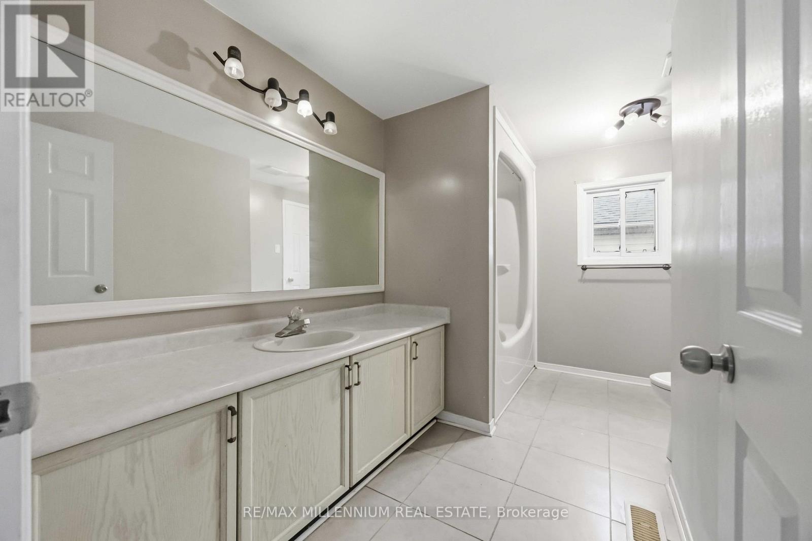 113 Glenabbey Drive, Clarington, Ontario  L1E 2B6 - Photo 17 - E13866494