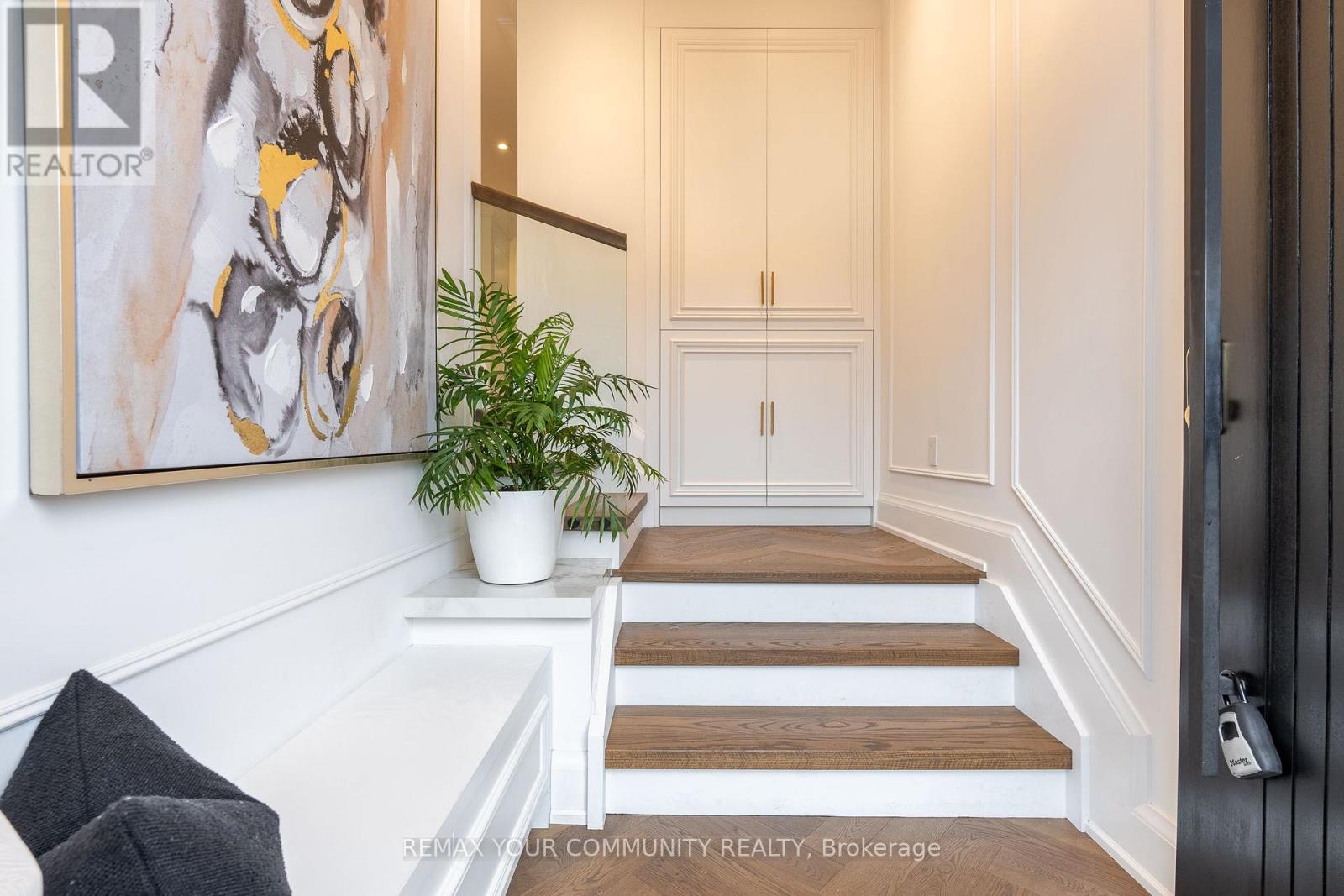 263 Linsmore Crescent, Toronto, Ontario  M4J 4L6 - Photo 3 - E13866696