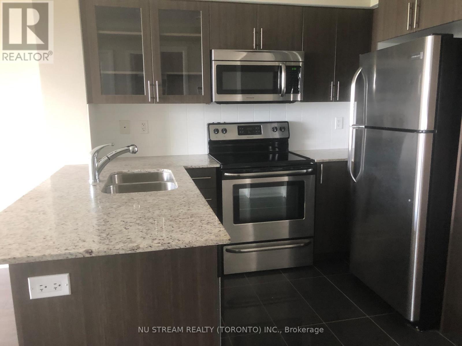 921 - 75 Norman Bethune Avenue, Richmond Hill (Beaver Creek Business Park), Ontario  L4B 0B6 - Photo 2 - N13866456