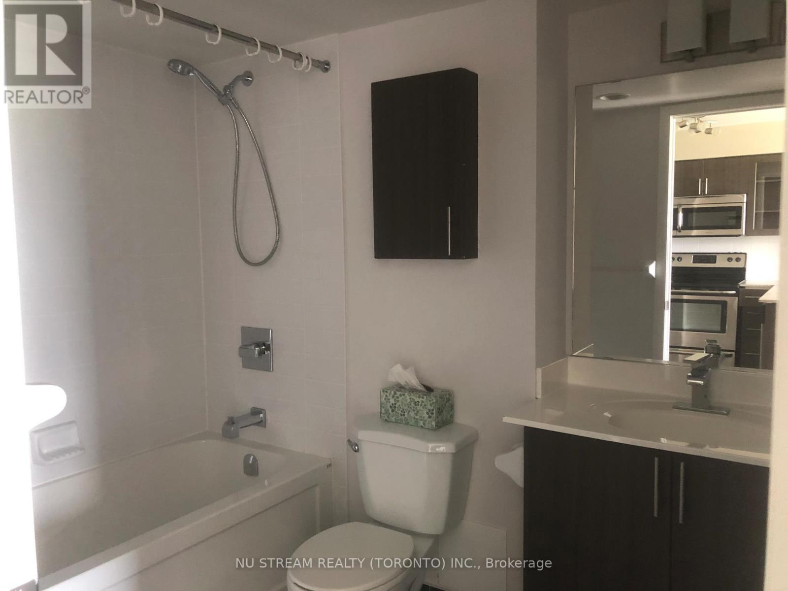 921 - 75 Norman Bethune Avenue, Richmond Hill (Beaver Creek Business Park), Ontario  L4B 0B6 - Photo 3 - N13866456