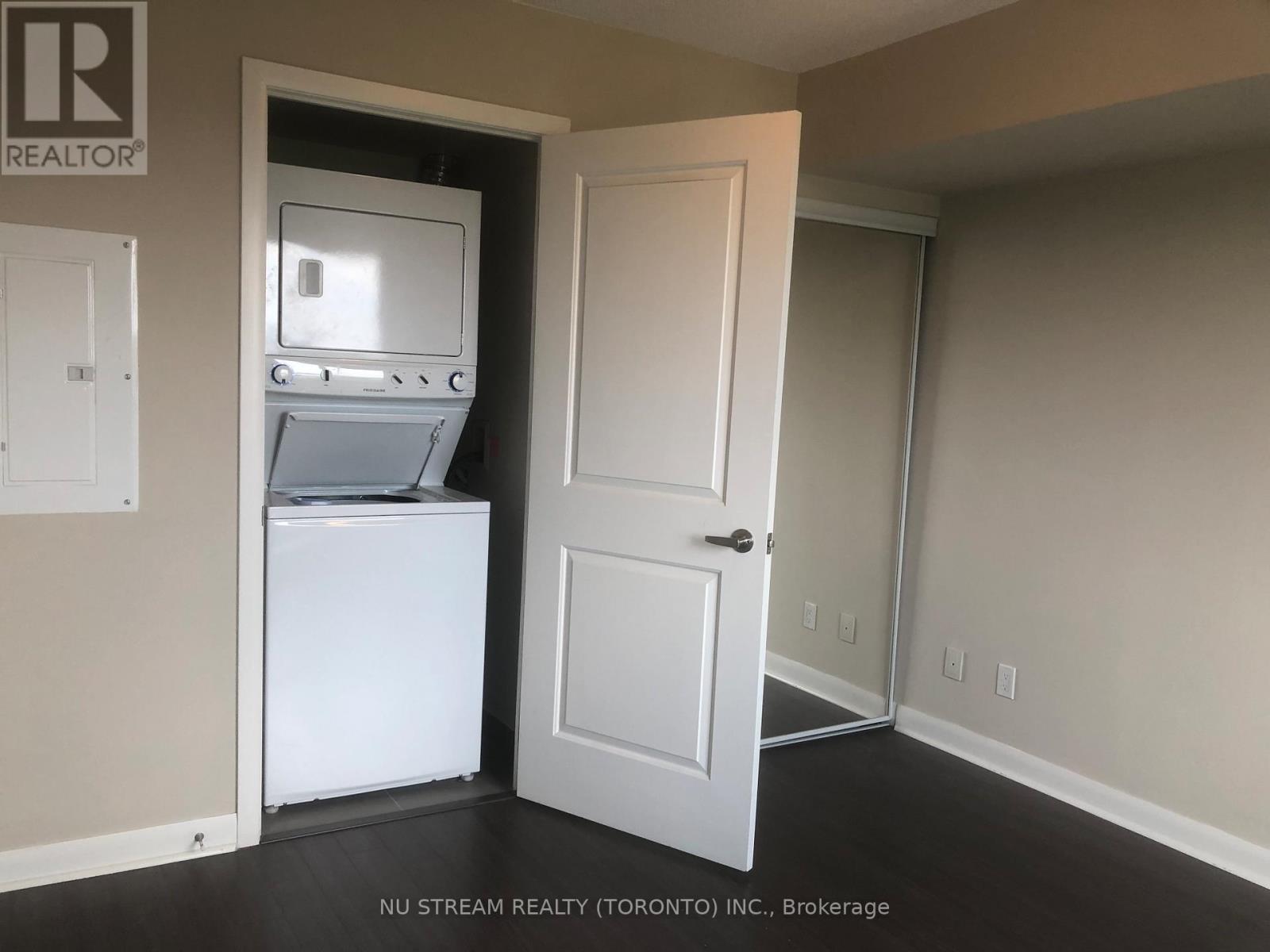 921 - 75 Norman Bethune Avenue, Richmond Hill (Beaver Creek Business Park), Ontario  L4B 0B6 - Photo 5 - N13866456