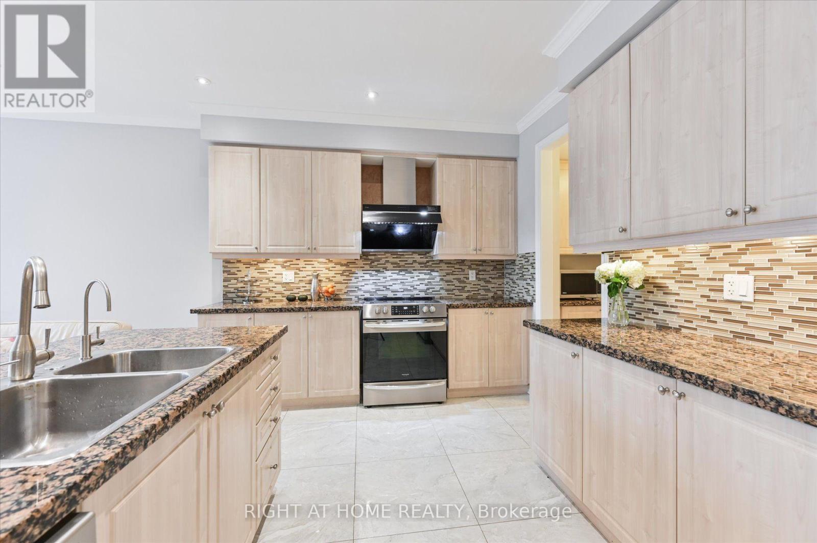 10490 Victoria Square Boulevard, Markham, Ontario  L6C 0A4 - Photo 12 - N13866534