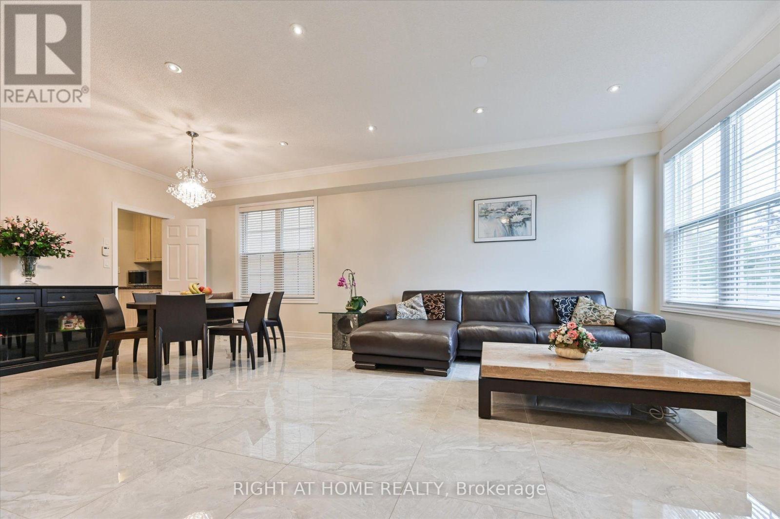 10490 Victoria Square Boulevard, Markham, Ontario  L6C 0A4 - Photo 3 - N13866534