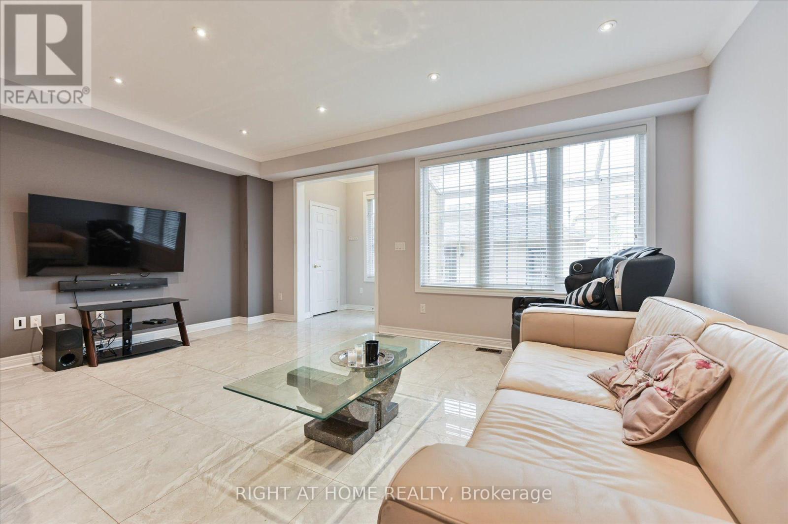 10490 Victoria Square Boulevard, Markham, Ontario  L6C 0A4 - Photo 8 - N13866534