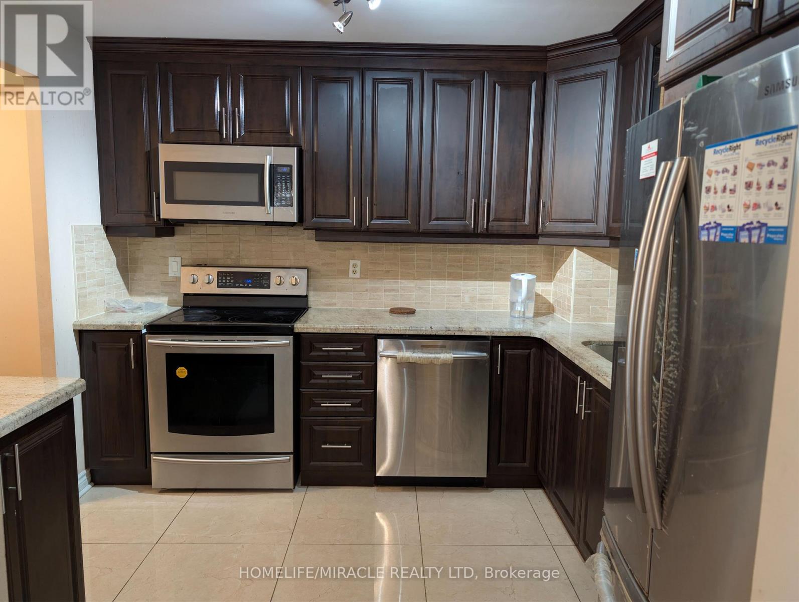 214 - 115 Hillcrest Avenue, Mississauga, Ontario  L5B 3Y9 - Photo 2 - W13866526