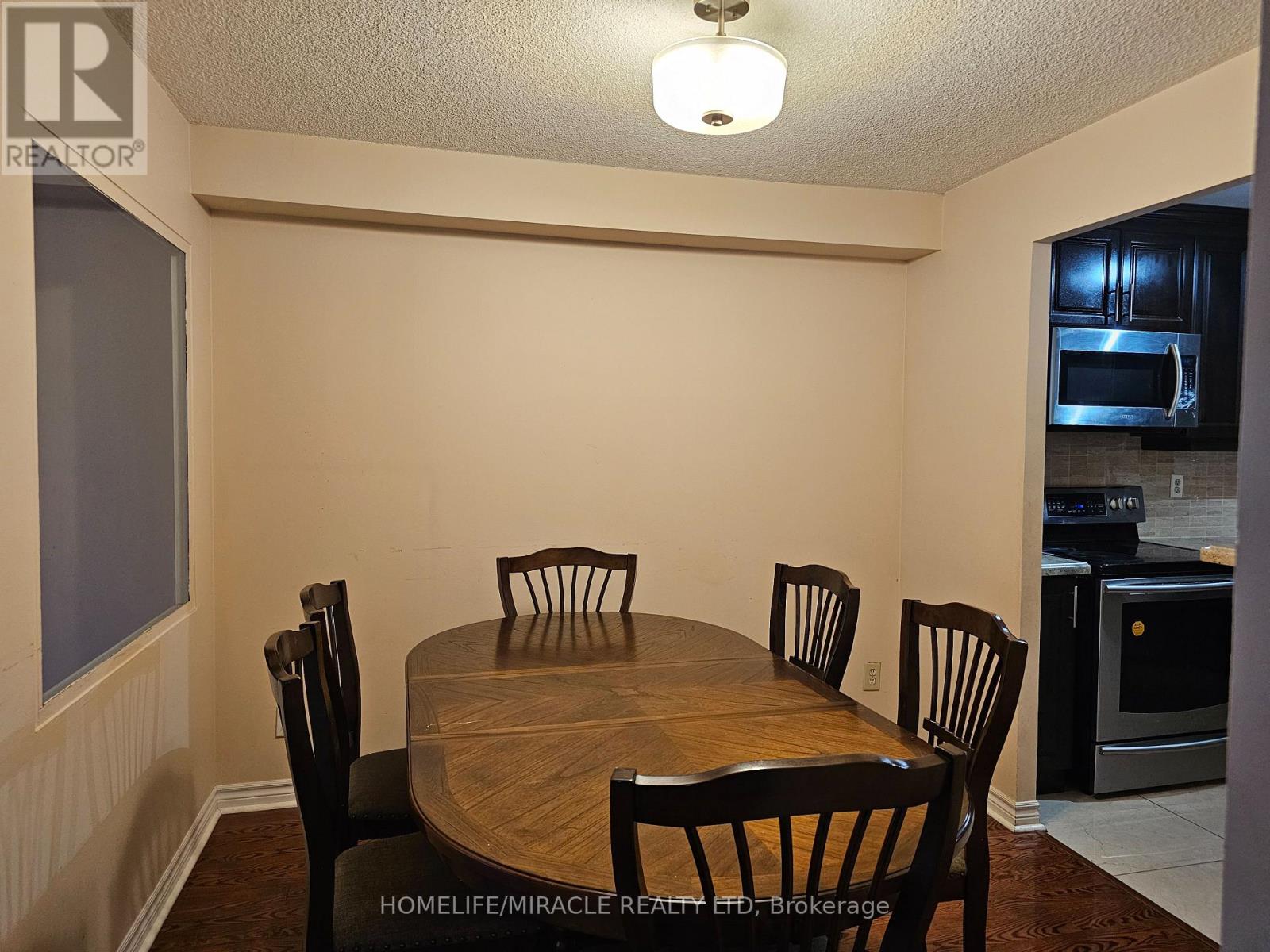 214 - 115 Hillcrest Avenue, Mississauga, Ontario  L5B 3Y9 - Photo 4 - W13866526