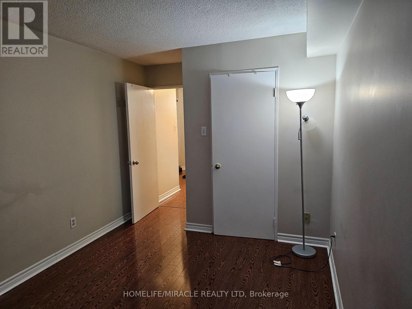 214 - 115 Hillcrest Avenue, Mississauga, Ontario  L5B 3Y9 - Photo 7 - W13866526