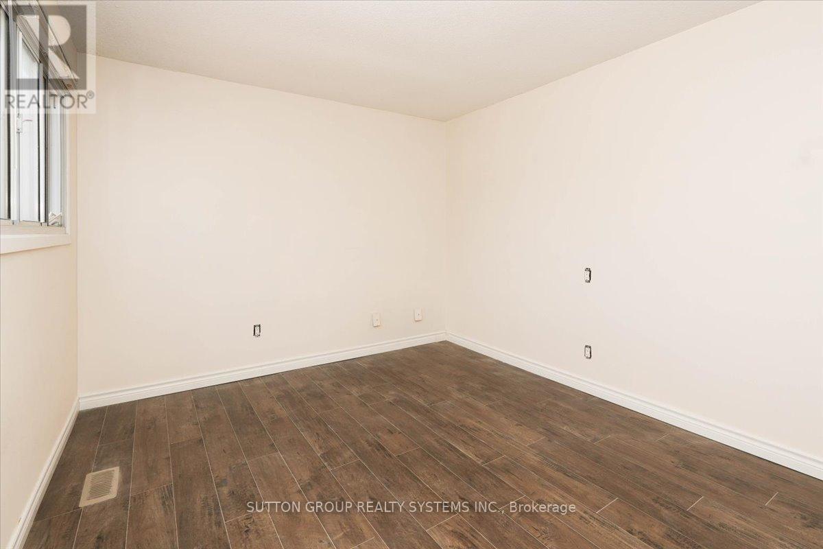 4118 Teakwood Drive, Mississauga, Ontario  L5C 3L6 - Photo 11 - W13866530