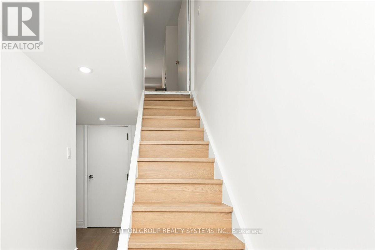 4118 Teakwood Drive, Mississauga, Ontario  L5C 3L6 - Photo 15 - W13866530