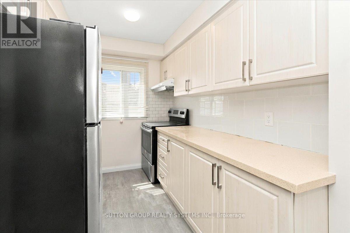 4118 Teakwood Drive, Mississauga, Ontario  L5C 3L6 - Photo 5 - W13866530