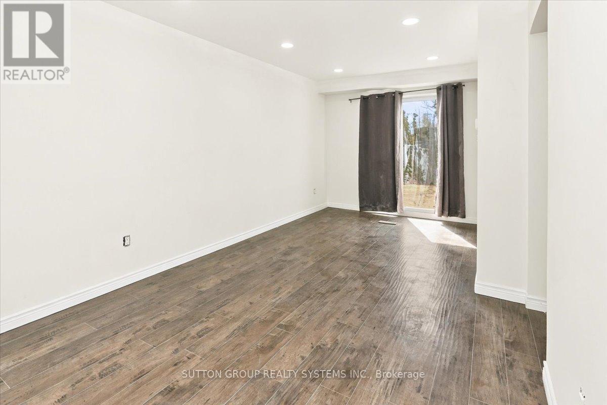 4118 Teakwood Drive, Mississauga, Ontario  L5C 3L6 - Photo 7 - W13866530