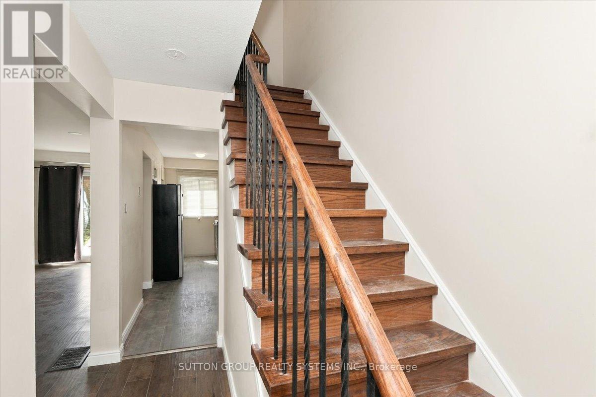 4118 Teakwood Drive, Mississauga, Ontario  L5C 3L6 - Photo 9 - W13866530