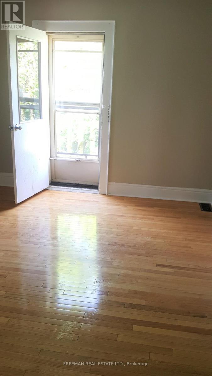 203 Fairview Avenue, Toronto, Ontario  M6P 3A6 - Photo 10 - W13866628