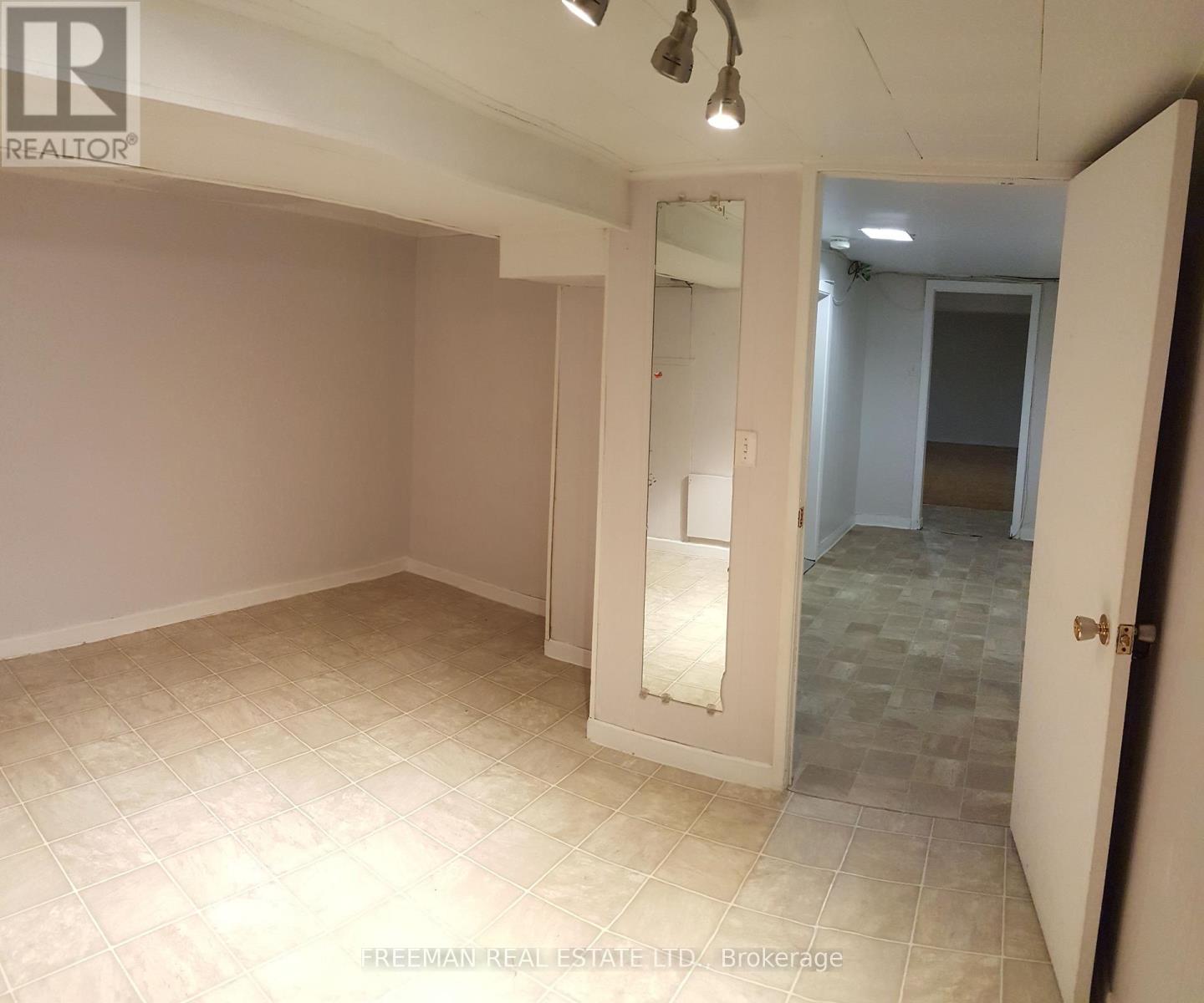 203 Fairview Avenue, Toronto, Ontario  M6P 3A6 - Photo 18 - W13866628
