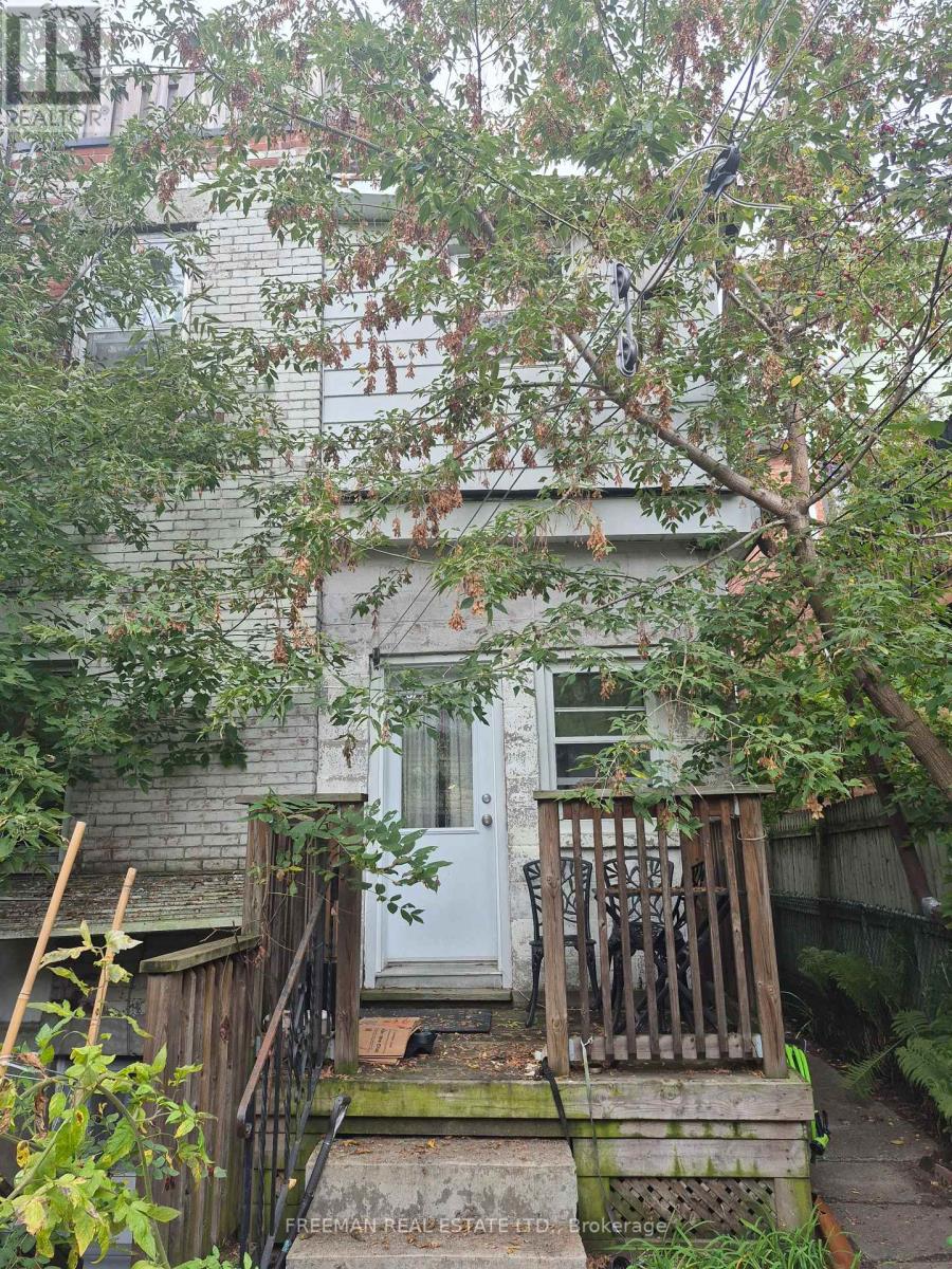 203 Fairview Avenue, Toronto, Ontario  M6P 3A6 - Photo 24 - W13866628