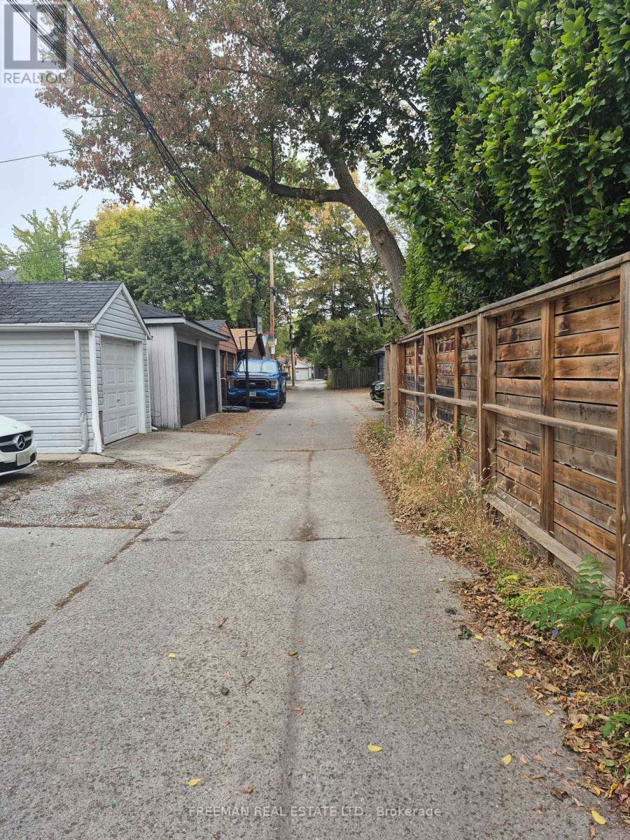 203 Fairview Avenue, Toronto, Ontario  M6P 3A6 - Photo 31 - W13866628