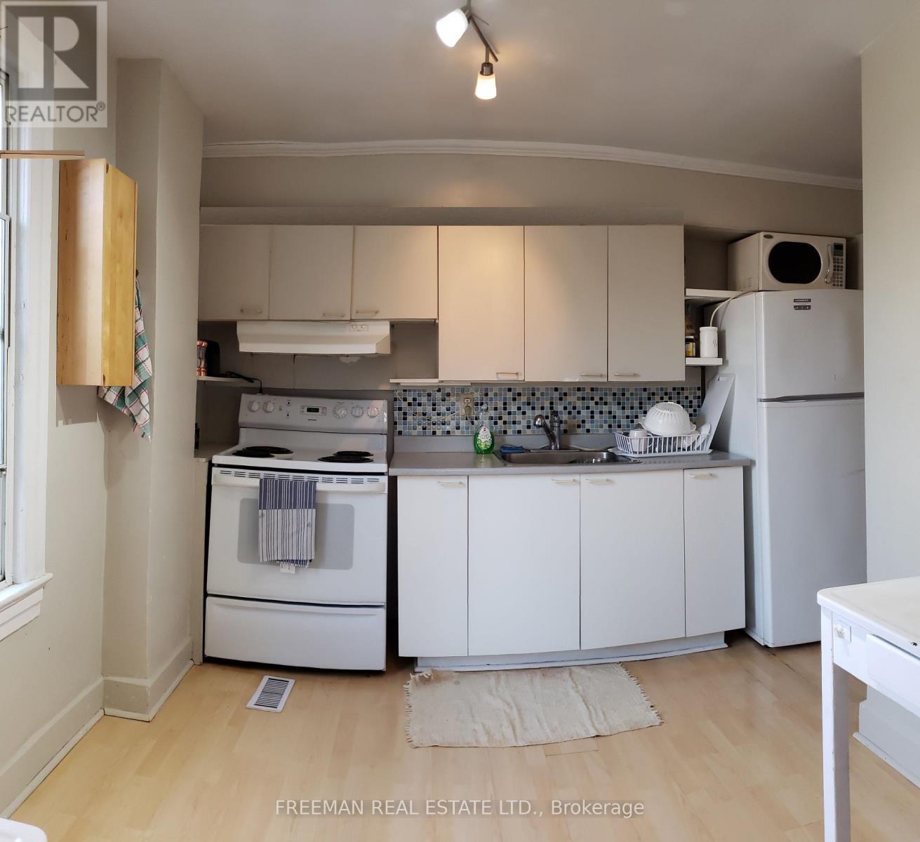 203 Fairview Avenue, Toronto, Ontario  M6P 3A6 - Photo 9 - W13866628