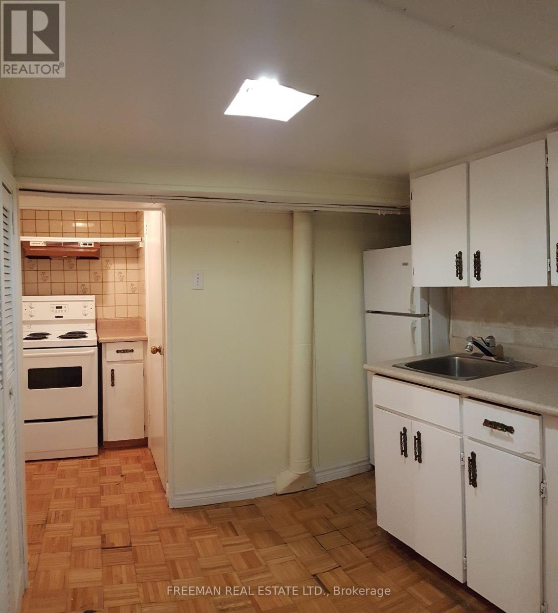 203 Fairview Avenue, Toronto, Ontario  M6P 3A6 - Photo 17 - W13866630