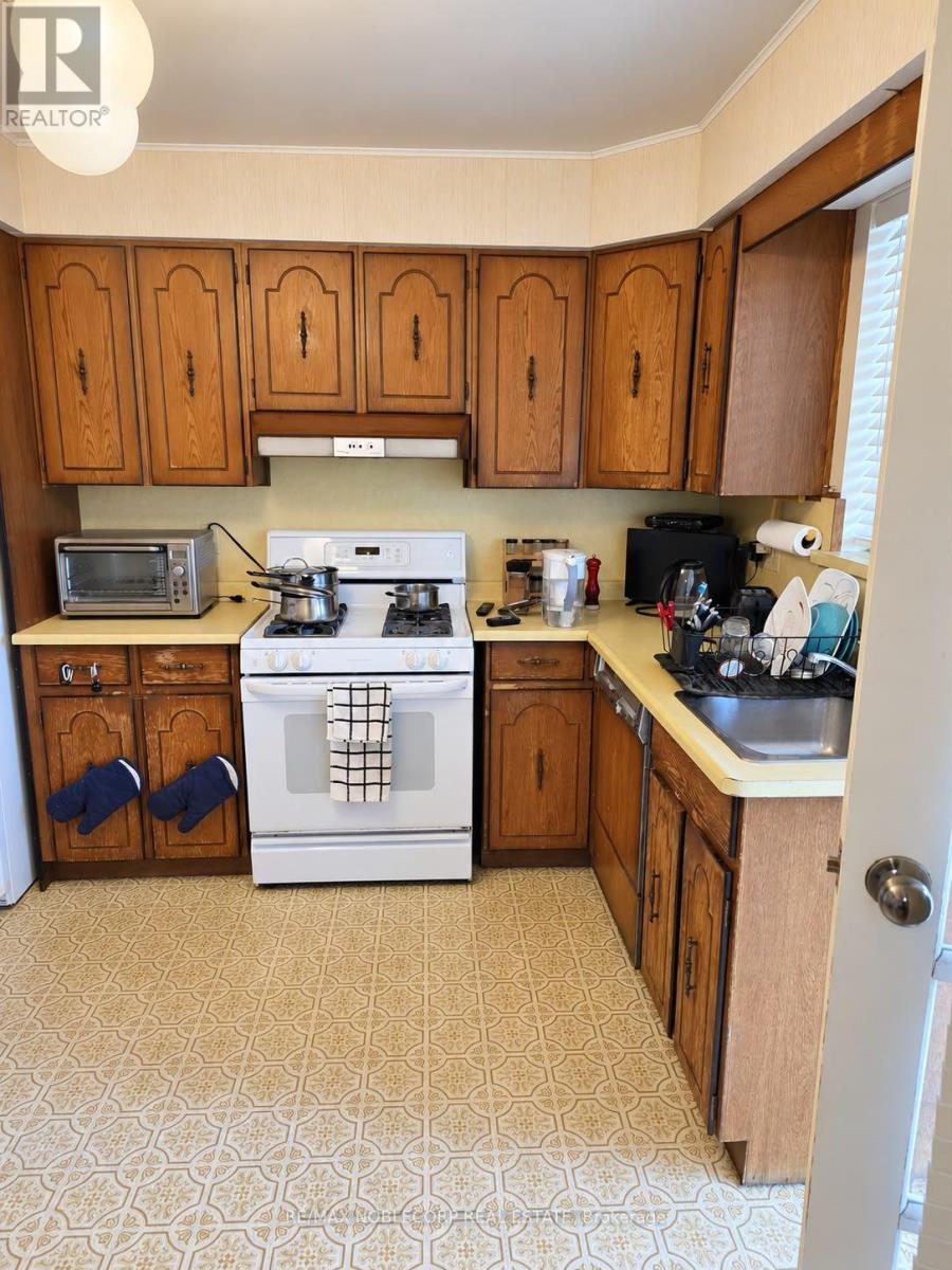 5 Conamore Crescent, Toronto (York University Heights), Ontario  M3J 1H2 - Photo 28 - W13866798