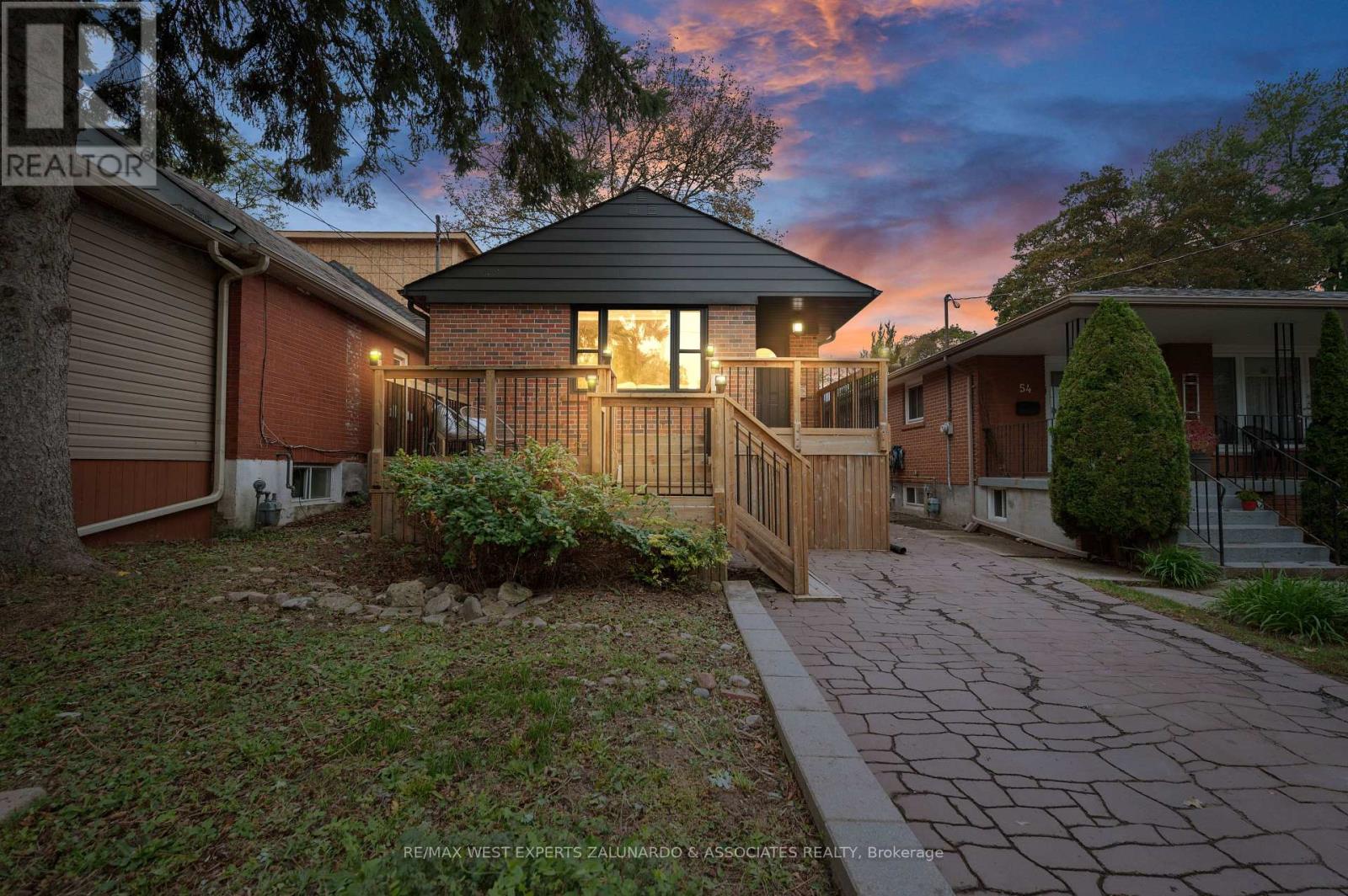 56 Roxaline Street, Toronto, Ontario  M9P 2Y9 - Photo 2 - W13866804