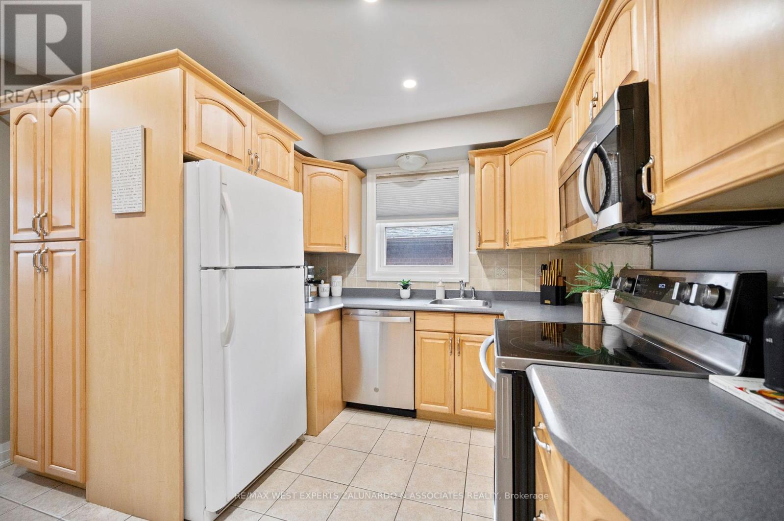 56 Roxaline Street, Toronto, Ontario  M9P 2Y9 - Photo 20 - W13866804