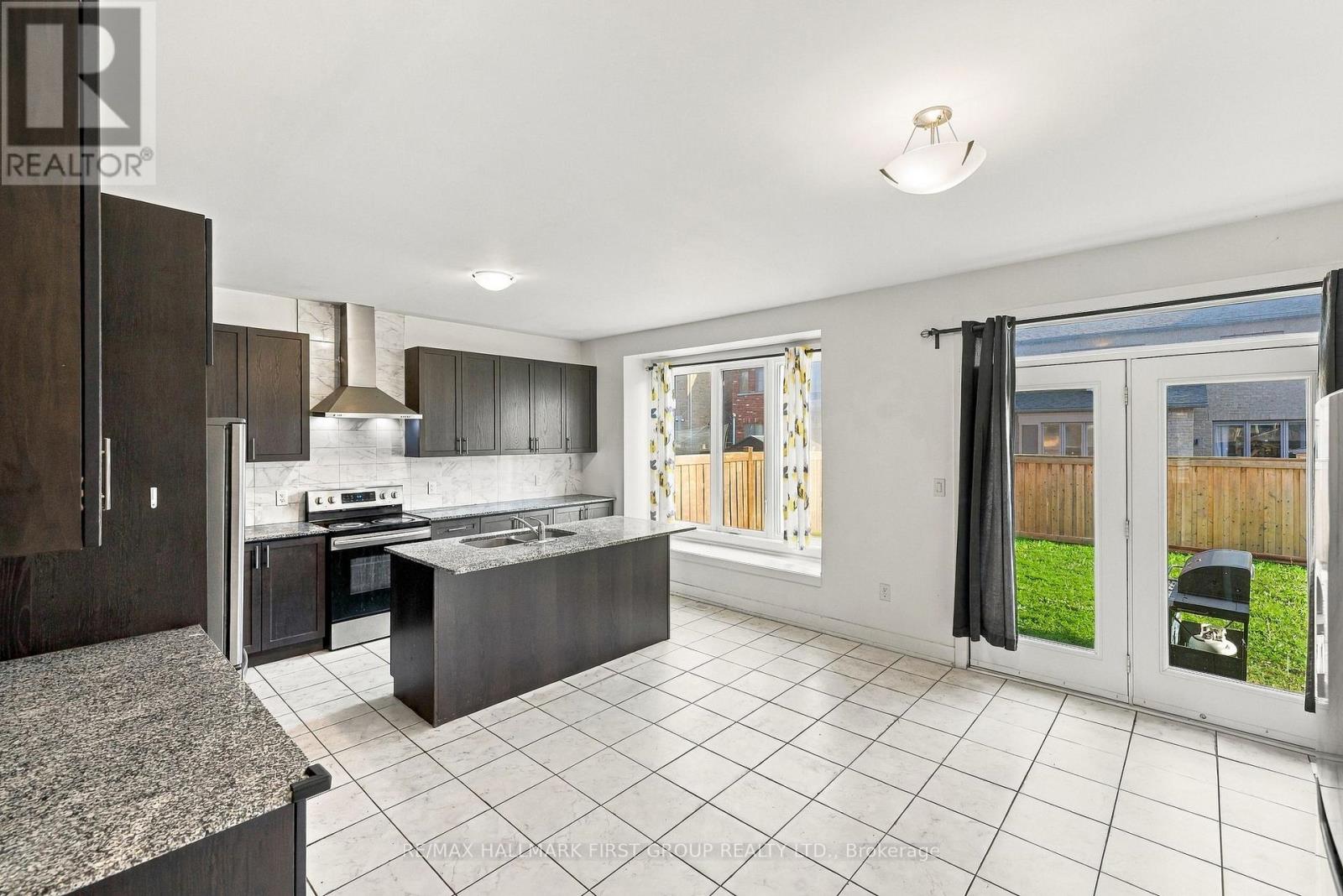 17 Micklefield Avenue, Whitby, Ontario  L1P 0C2 - Photo 6 - E13750458