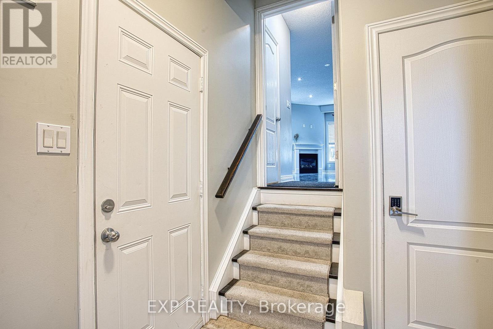 Main - 52 Dartmouth Gate, Hamilton, Ontario  L8E 0B9 - Photo 3 - X13866692