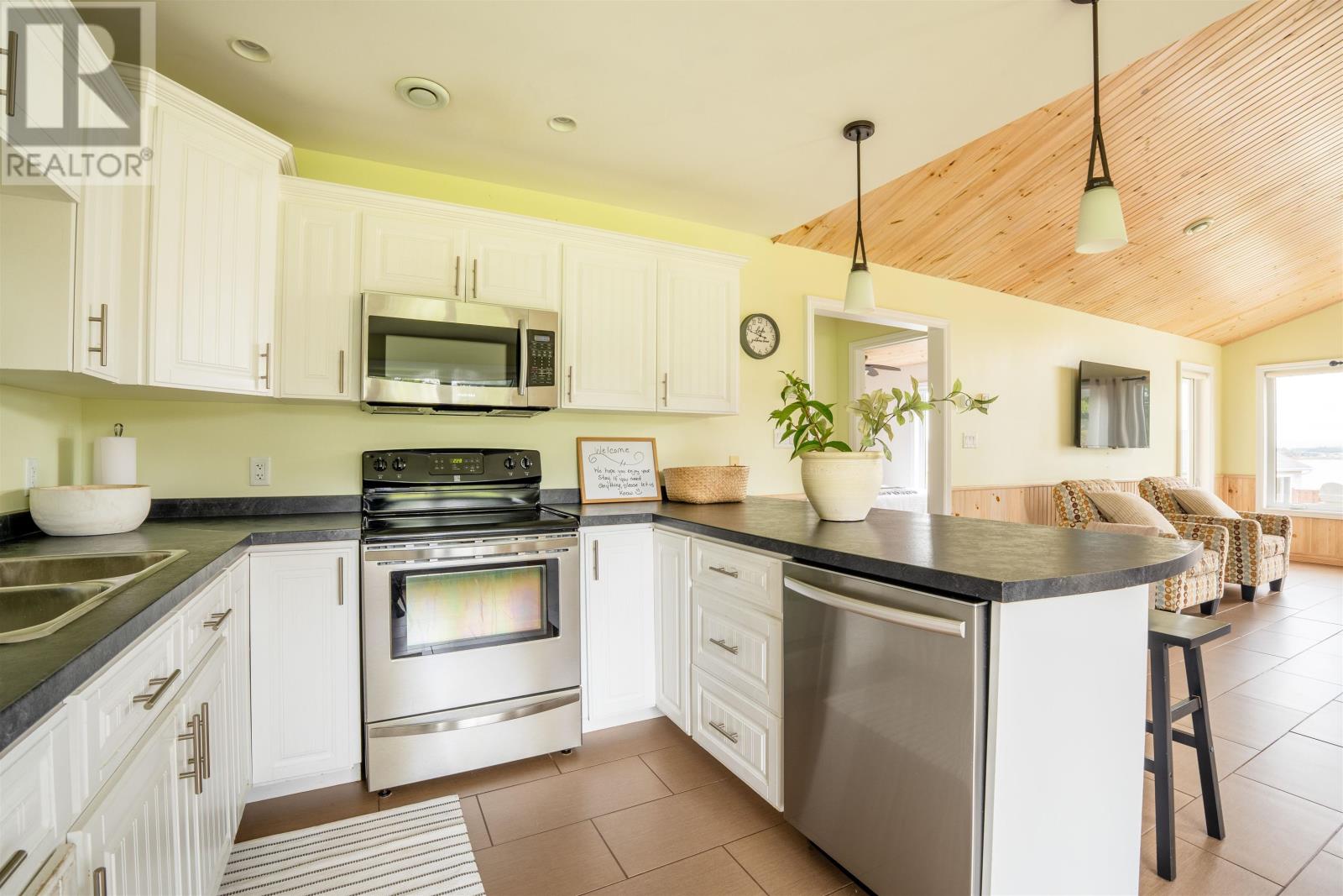 25 Burns Avenue, Stanley Bridge, Prince Edward Island  C0A 1E0 - Photo 17 - 202625241