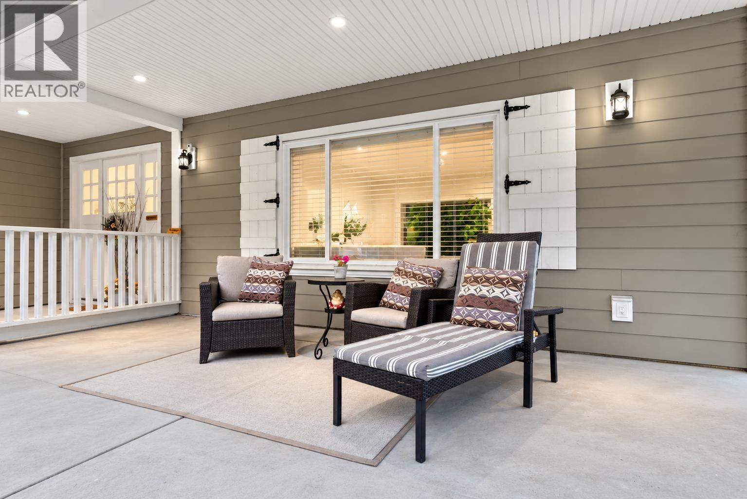 320 MOYNE DRIVE West Vancouver British Columbia Canada V7S1J5 4