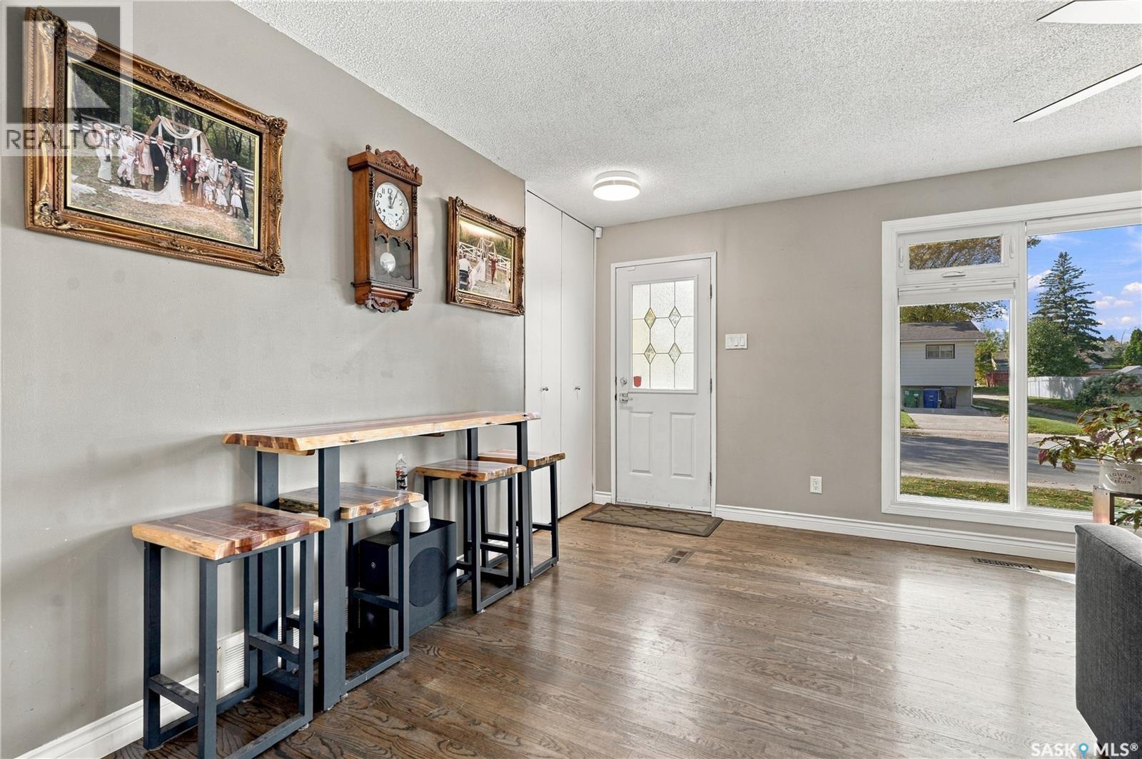 158 Smallwood Crescent, Saskatoon, Saskatchewan  S7L 4Z6 - Photo 3 - SK050460