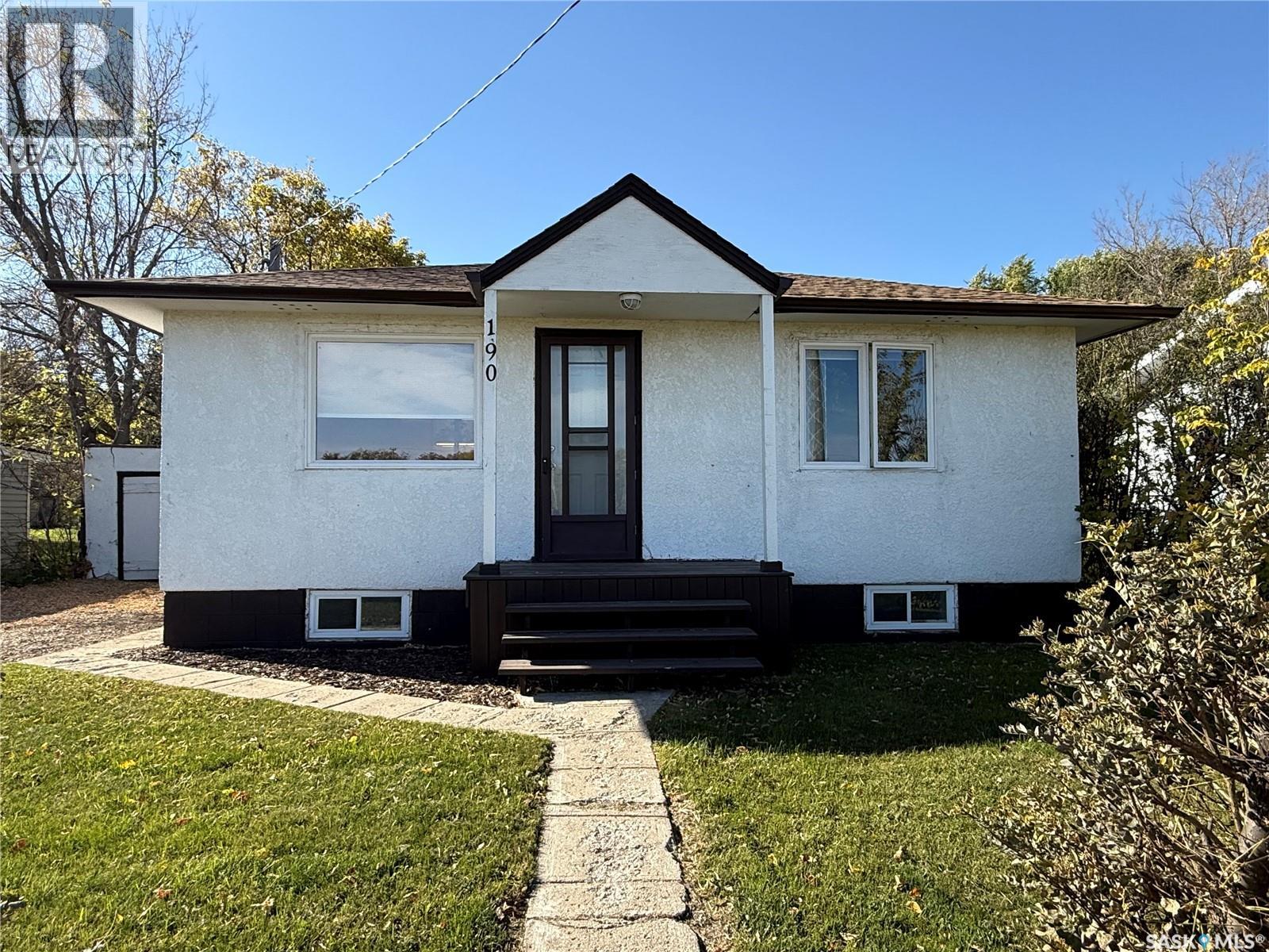 190 Victoria Avenue, Yorkton, Saskatchewan  S3N 1T1 - Photo 2 - SK050442