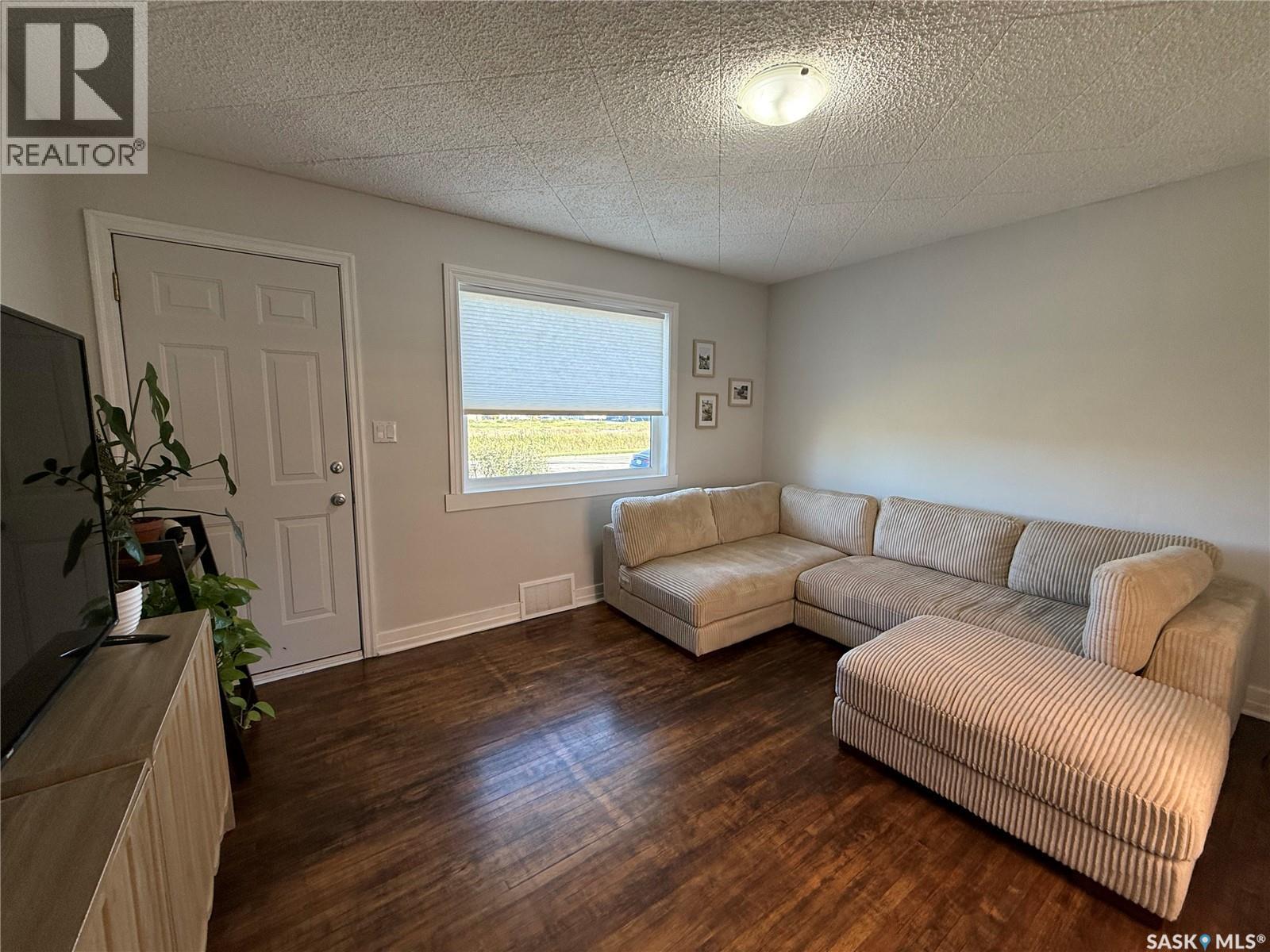 190 Victoria Avenue, Yorkton, Saskatchewan  S3N 1T1 - Photo 4 - SK050442