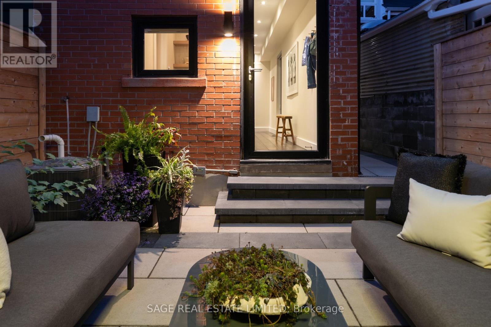 15 Crocker Avenue, Toronto, Ontario  M6J 1K7 - Photo 38 - C13866838