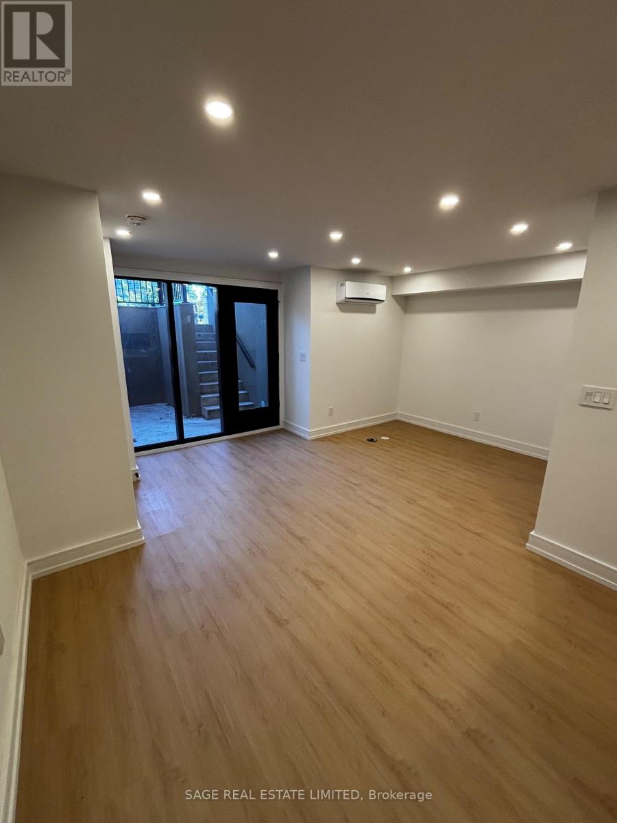 WALK OUT - 22 AUSTIN TERRACE
