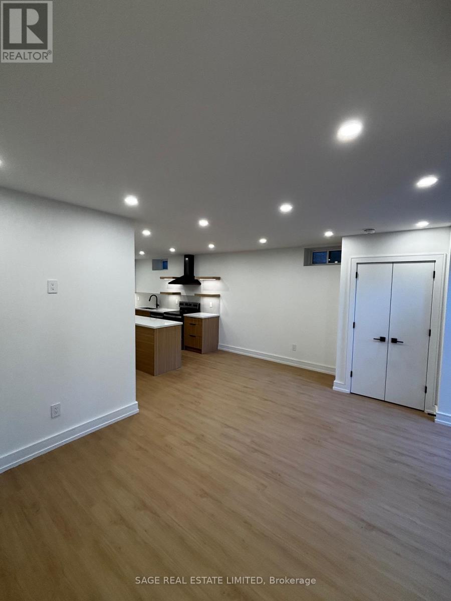 Walk Out - 22 Austin Terrace, Toronto, Ontario M5R 1X9 - Photo 6 - C13866894