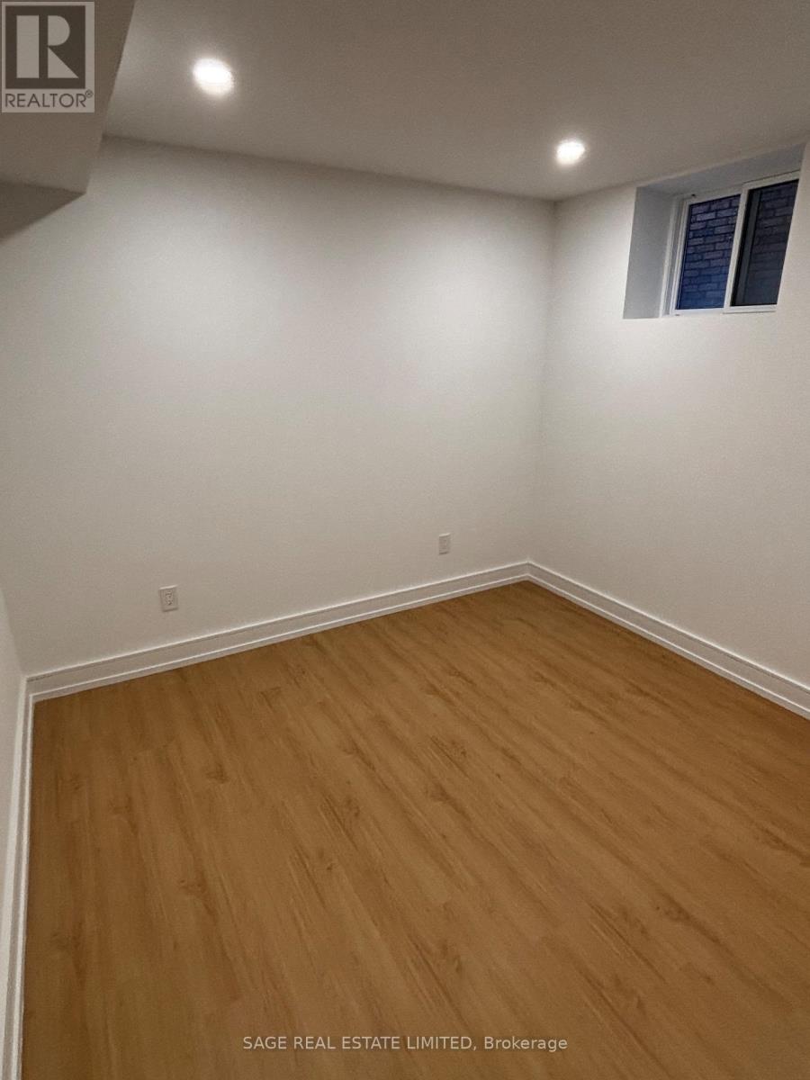 Walk Out - 22a Austin Terrace, Toronto, Ontario M5R 1X9 - Photo 11 - C13866904