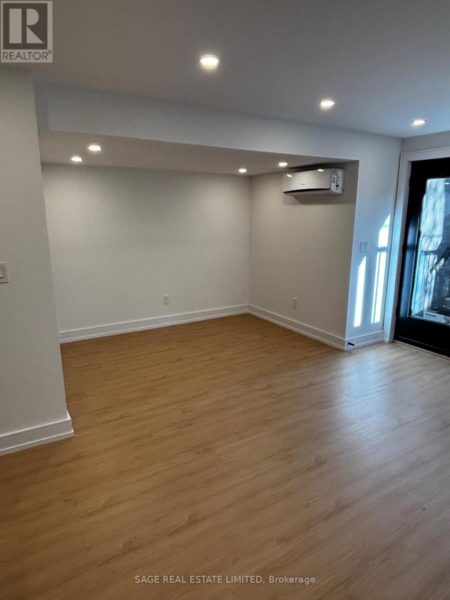 Walk Out - 22a Austin Terrace, Toronto, Ontario M5R 1X9 - Photo 5 - C13866904