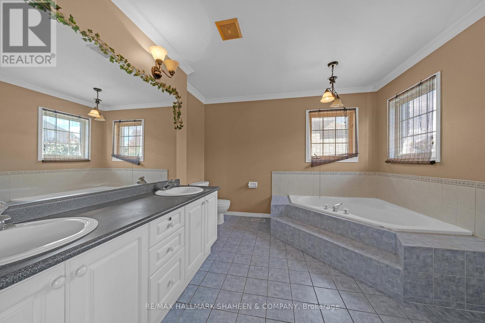 1529 Skyview Street, Oshawa, Ontario  L1K 2S3 - Photo 20 - E13866830