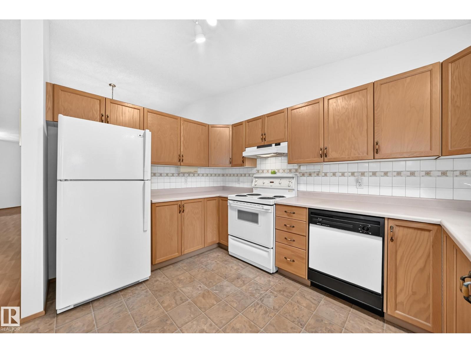 6526 158 AV NW