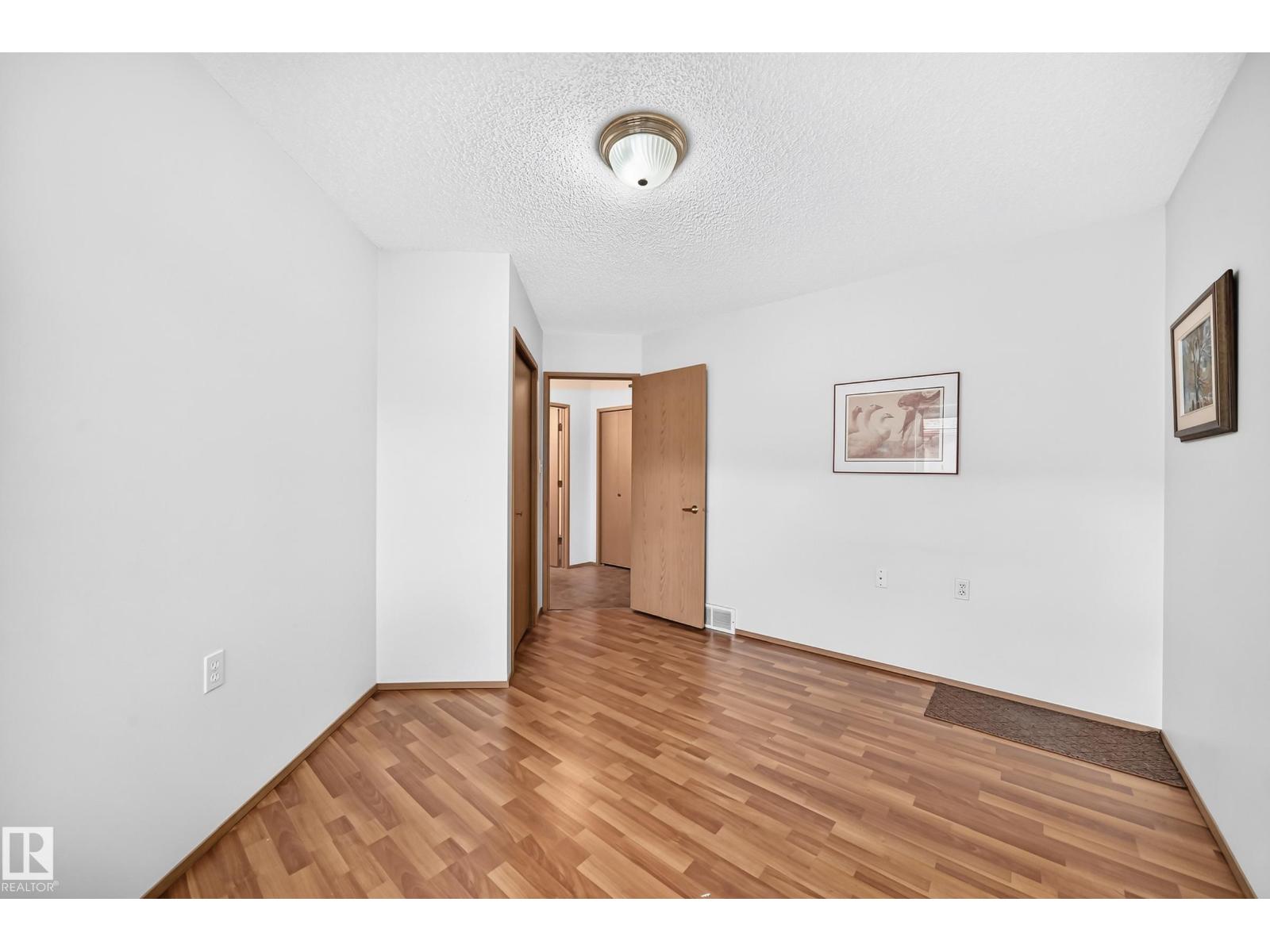 6526 158 AV NW