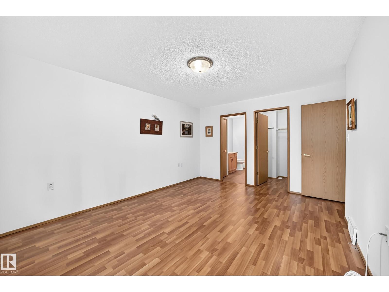 6526 158 AV NW