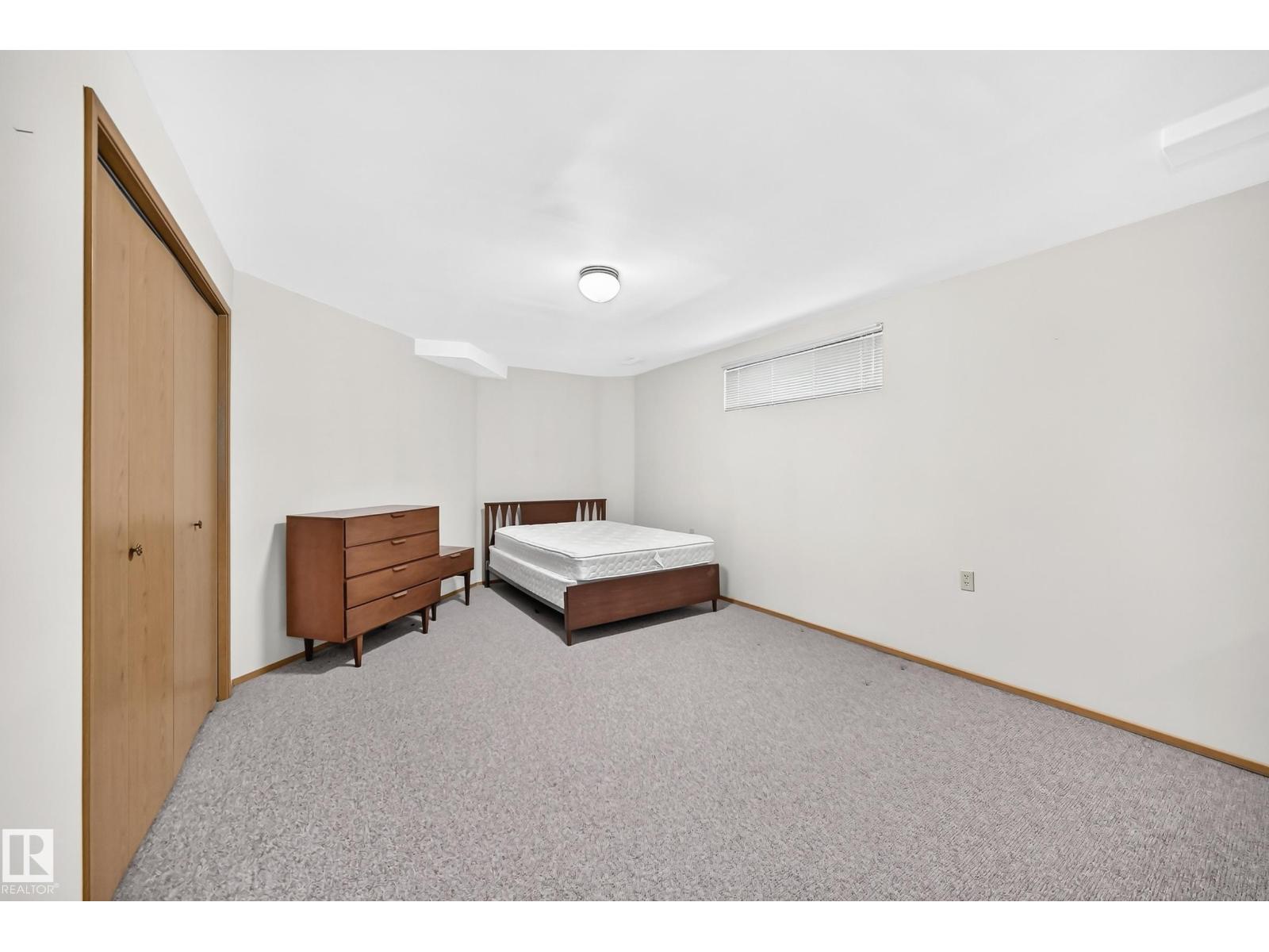6526 158 AV NW
