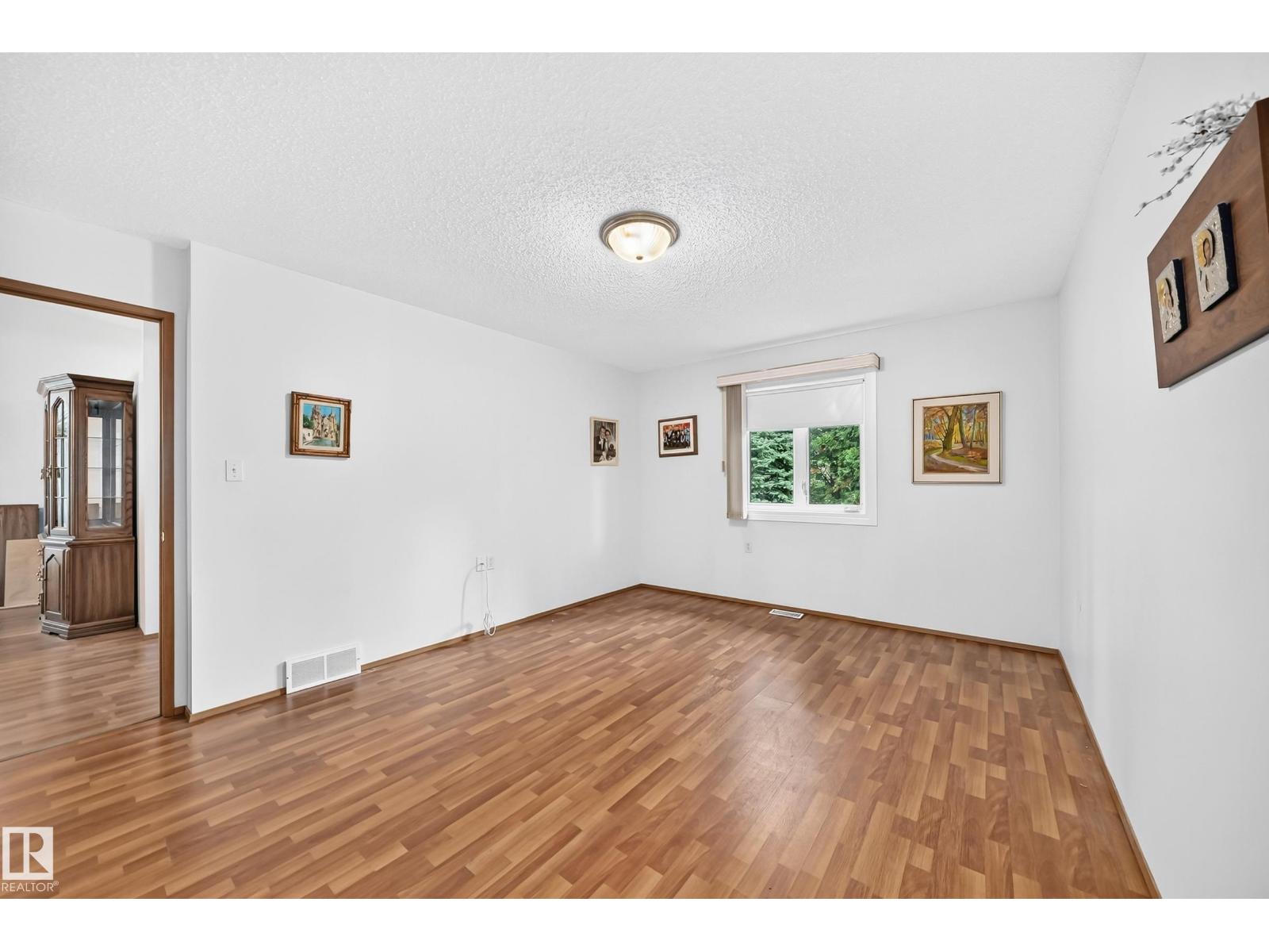 6526 158 AV NW