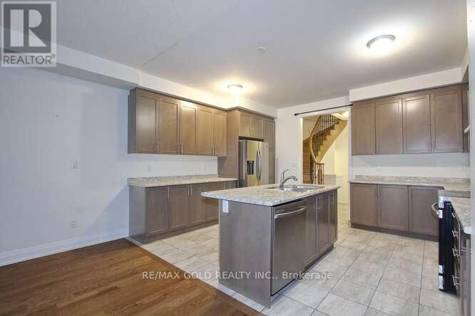35 Dalbeattie Drive, Brampton, Ontario  L6Y 6H7 - Photo 10 - W13866930