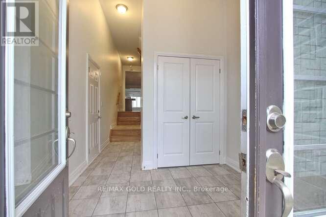 35 Dalbeattie Drive, Brampton, Ontario  L6Y 6H7 - Photo 4 - W13866930