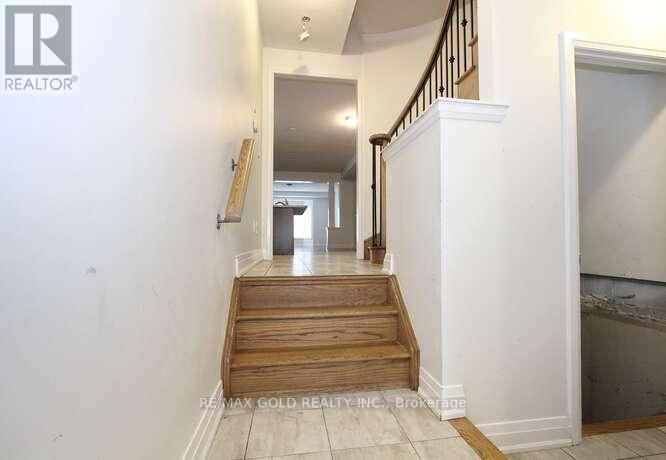 35 Dalbeattie Drive, Brampton, Ontario  L6Y 6H7 - Photo 6 - W13866930