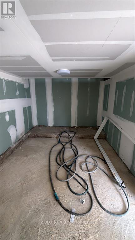 Storage - 4299 Second Avenue, Niagara Falls (Downtown), Ontario  L2E 4G8 - Photo 2 - X13866866